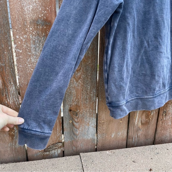 UNIVERSAL THREADS Women’s Faded Navy Blue Rifle Board Sweatshirt Size Medium - Picture 5 of 9